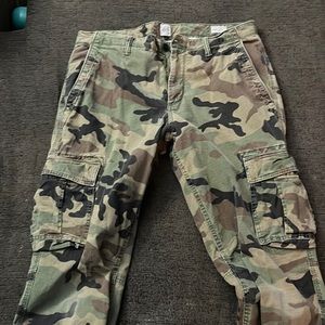 Gap 34/34 camo slim fit pants